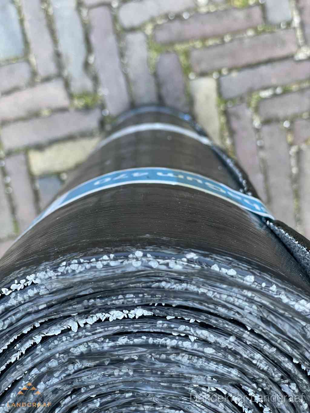 Rol bitumen dakleer met leislag voor plat dak in Landgraaf Rol bitumen dakleer met leislag voor plat dak in Landgraaf